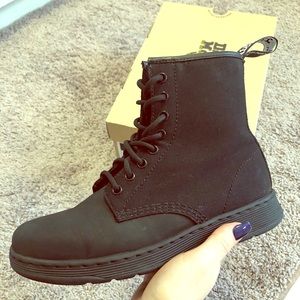 DR. MARTENS NEWTON BLACK CANVAS